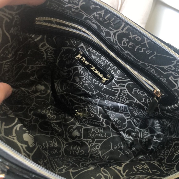 Beautiful Betsey Johnson heart quilted purse - Picture 8 of 14